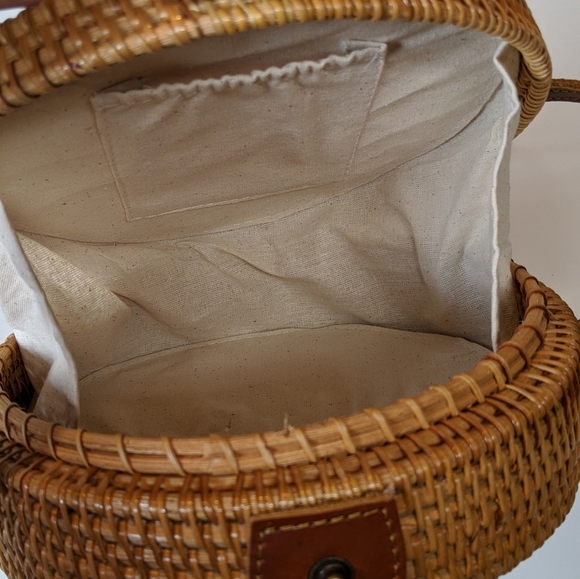 Round Rattan Crossbody / Shoulder Bag - Picture 3 of 6